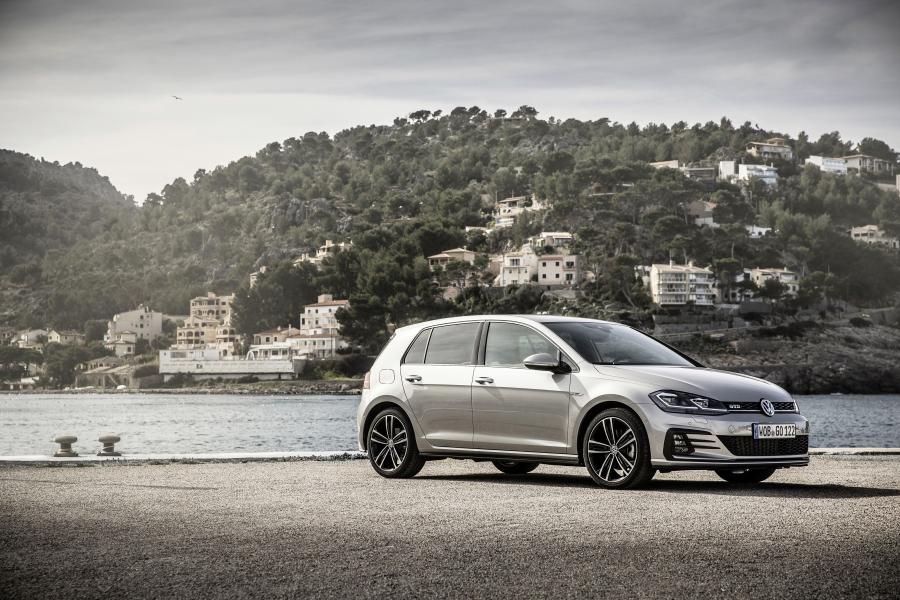  Volkswagen Golf GTD 5-Door 2017 года  (WW) (фото 6 из 58)